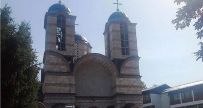 Eksplozija u dvorištu bogoslovske škole u Foči: Uništeno vozilo Mitropolije Dabrobosanske