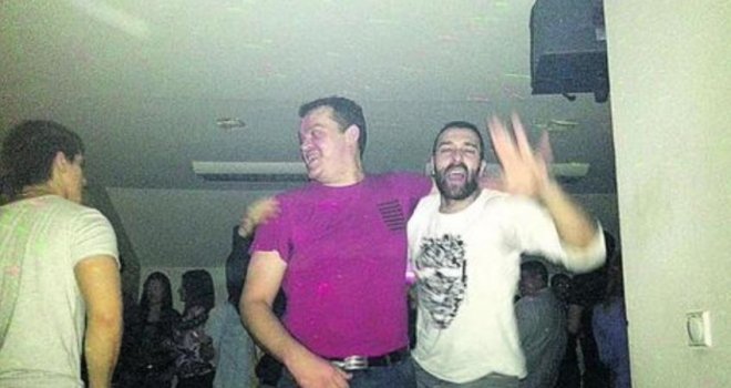 Ubio najboljeg druga od kojeg je stalno pozajmljivao pare: Pozvao ga na kolače, pa iskasapio staklom zbog...