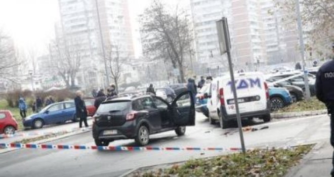 Pucnjava usred bijela dana: Muškarac izašao iz automobila, izrešetao ženu, pa nasred ulice pucao sebi u glavu