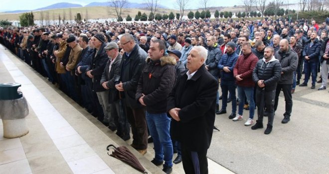 Tuga u Vlakovu: Nekoliko hiljada ljudi oprostilo se od Aldina Mulića