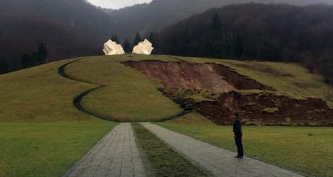 Zastrašujući prizori sa Sutjeske: Ogromni krater se otvorio ispod spomenika, slike uzdrmale bivšu Jugoslaviju