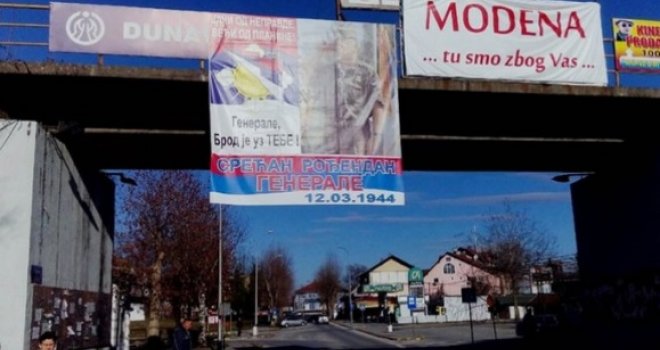 Na bilbordu u Bosanskom Brodu osvanula rođendanska čestitka Ratku Mladiću: 'Jači od nepravde, veći od planine!'