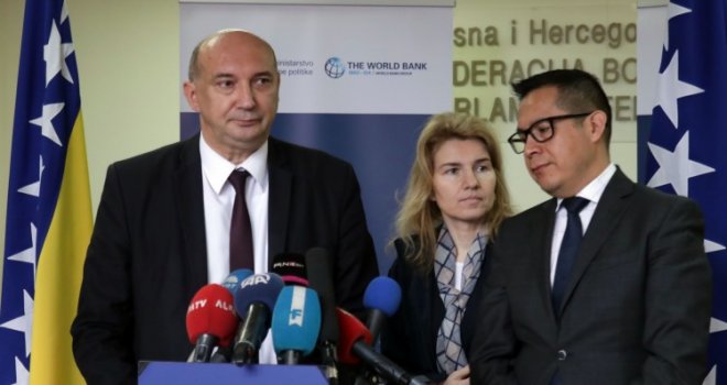 Federalna vlada opredijeljena za zapošljavanje 23.000 osoba: Evo koje kategorije građana će imati prednost