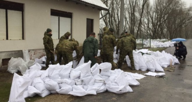 Odbrana od poplava: Oružane snage BiH pritekle u pomoć građanima