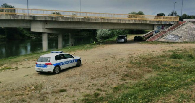 Petnaestogodišnja djevojčica skočila u Vrbas: Spasili je slučajni prolaznici, upućena na psihijatriju