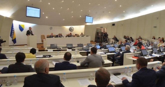 Zbog nedolaska Zvizdića i ministara prekinuta hitna sjednica Parlamenta BiH