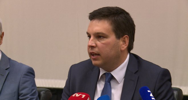 'Dodik muslimane u BiH smatra podljudima... On je genocidni psihopata kojeg će morati zaustaviti silom!'