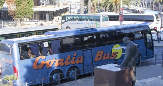 Primitivan ispad vozača Croatia Busa zaprepastio putnike: 'Što glumi, tri puta sam se dera, to bi i mrtve probudilo...'