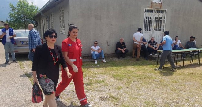 Nakon dramatičnog transfera, konačno je bolje nego pod 'vedrim nebom': Kako je migrantima u Salakovcu