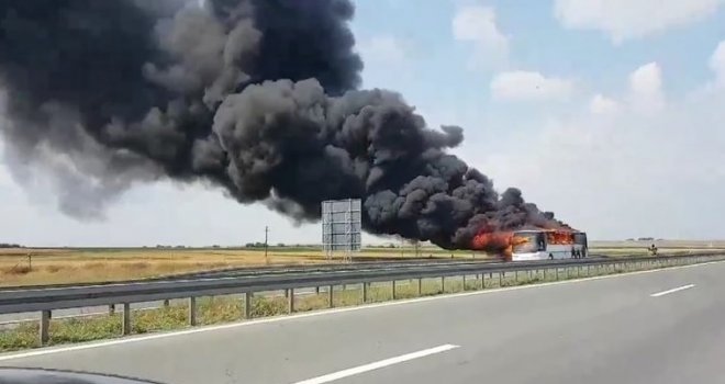 Drama na autoputu za Beograd: 'Vatra je odjednom planula, nastala je panika, sve je izgorjelo... Spasavali smo žive glave'
