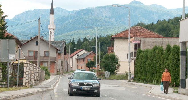 Grad u BiH koji migranti izbjegavaju u širokom luku: 'Pješačimo šest kilometara zbog interneta, inače kamp je jako dobar...'