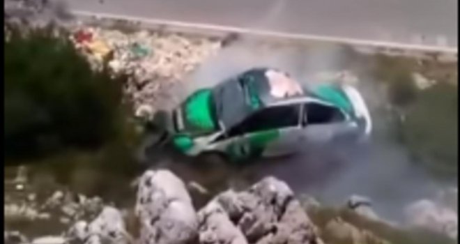 Užasna nesreća na auto trci u Crnoj Gori: Vozilom preletio preko gledalaca pa se zabio u stijene