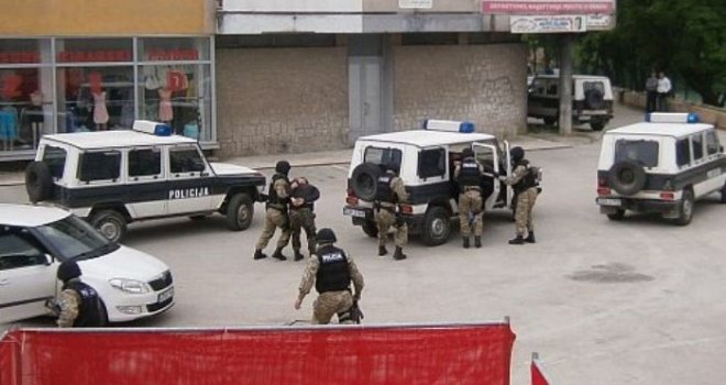Završen pretres 'Đačkog doma' u Bihaću, dva migranta uhapšena