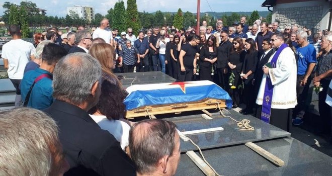 U Banjaluci sahranjen Marijan Beneš: Porodica i prijatelji se od boksera oprostili uz 'Hej, Sloveni'