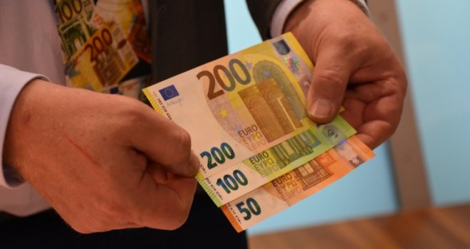 Predstavljene nove novčanice od 100 i 200 eura, dok novčanice od 500 eura više neće biti štampane