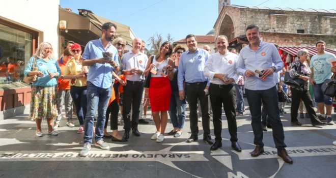 Kandidati Demokratske fronte na ulicama Sarajeva, družili se sa građanima i odgovarali na pitanja...  