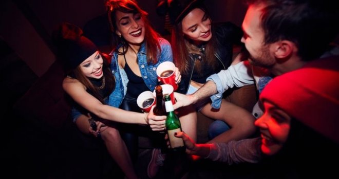 CEM: Spriječiti konzumiranje alkohola na ekskurzijama i maturalnim proslavama