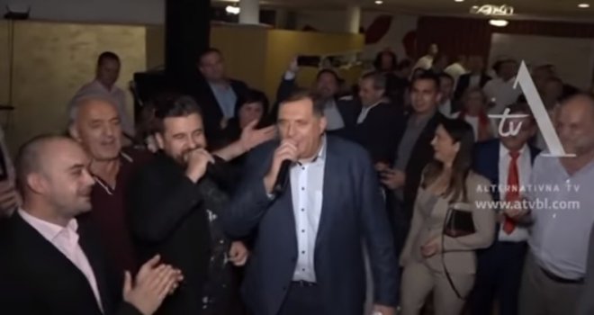 Ovako se sinoć slavilo u centrali SNSD-a, nikad grlatiji Dodik prihvatio se mikrofona: Pogodite šta je zapjevao...