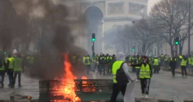 Pobjeda naroda: Poslije nasilnih protesta, francuski premijer objavio suspenziju akciza na gorivo!