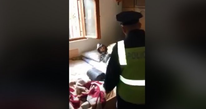 Migranti u Bihaću zaspali u tuđoj kući, a kada su se probudili, uslijedio je šok... Pogledajte 'obračun' sa krajiškim policajcima!