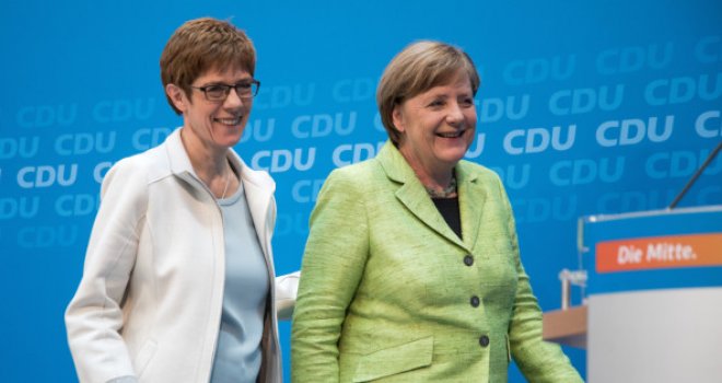 Kramp-Karrenbauer naslijedila Merkel na čelu CDU-a, njemačka kancelarka ispraćena desetominutnim ovacijama