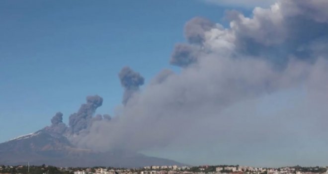 Eruptirao vulkan Etna, zatvoren aerodrom