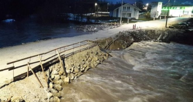 U općini Jezero nekoliko kuća zaplavljeno, nabujali Vrbas odnio pontonski most