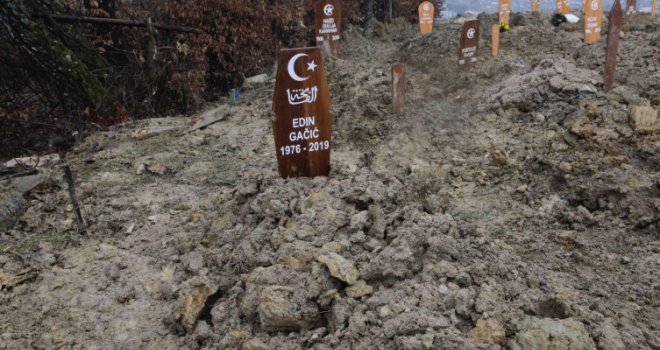 Edin Gačić sahranjen na groblju Vlakovo: 'Ovaj ukop nije se razlikovao od ukopa bilo kojeg drugog građanina'