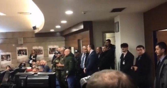 Borci ušli na sjednicu Parlamenta FBiH: 'Proizvest ćete vi još Edina Gačića'!