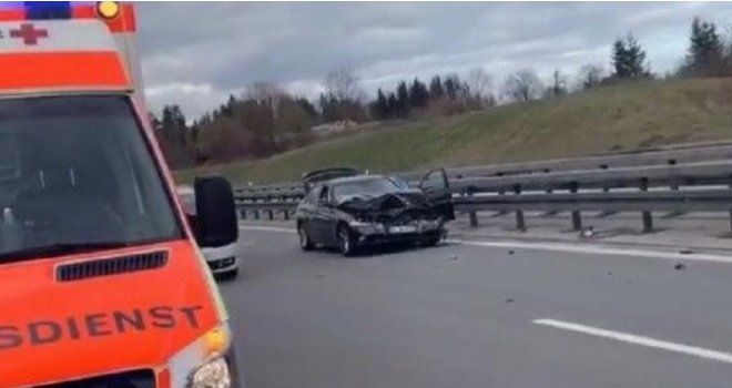 Sin našeg poznatog pjevača doživio saobraćajnu nesreću u Njemačkoj