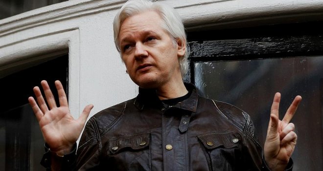 Julian Assange nakon pet godina pušten iz zatvora, priznat će krivicu i vratiti se kući u Australiju