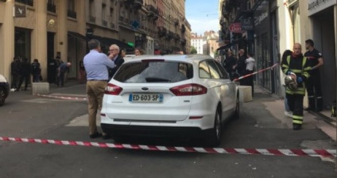 U bombaškom napadu u Lyonu povrijeđeno namanje osam osoba