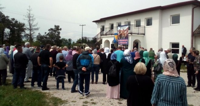 Održana komemoracija u Trnopolju u znak sjećanja na žrtve logora