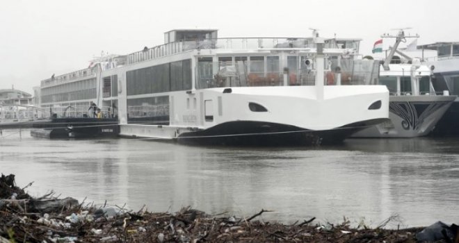 Kruzer do 1.000 tona izazvao nesreću na Dunavu: Ovo je riječna gromada koja je udarila u turistički brodić u Budimpešti