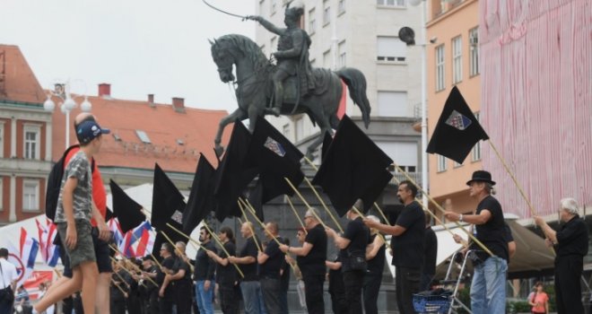 Ustaške parole, obilježja i pozdravi u centru Zagreba, policija nije reagovala