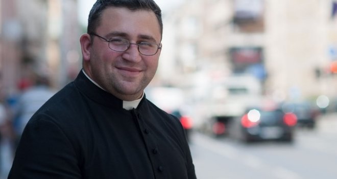 Kako je Sarajlija Adnan Jašarević postao katolički svećenik: Rođen je pred rat '92. godine, svi su mislili da je musliman...