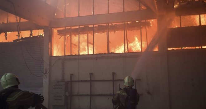 Veliki požar u centru Splita: Gori skladište Slobodne Dalmacije, redakcija evakuisana! 