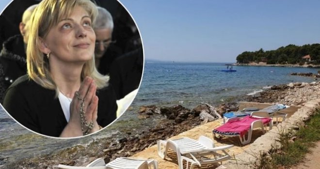 Dok gleda u Gospu, međugorska vidjelica Mirjana betonira plažu pred svojom lukskuznom vilom