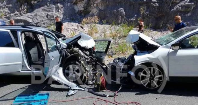 U stravičnom udesu u Crnoj Gori poginuli muškarac i tinejdžerka iz BiH, petoro povrijeđenih