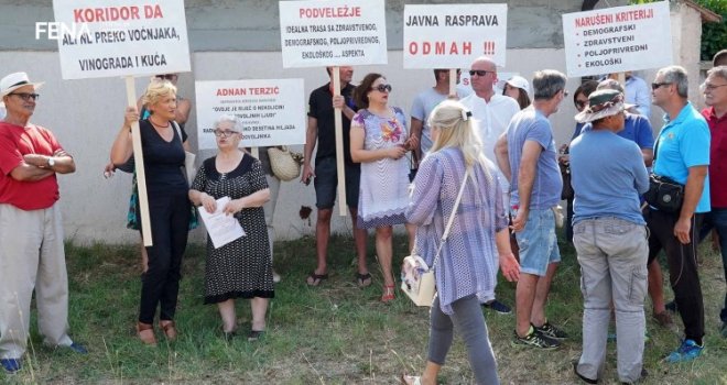 Mještani južnih dijelova Mostara izašli na ulicu: 'Ne damo politici da se miješa u ovo! Ja ću biti prva na živom zidu!'