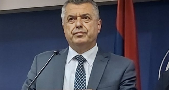 Dodik prelomio, Tegeltija ljut napustio sjednicu, Košarac bijesan... U Skupštini Senad Bratić podnio ostavku! 