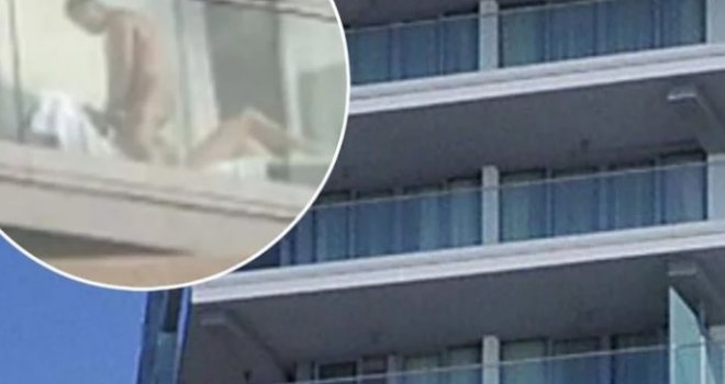 Vruće 'bablje ljeto' na Jadranu: Ljubavnici uhvaćeni u 'akciji' na terasi, nije ih omela ni staklena ograda... Baš naprotiv!