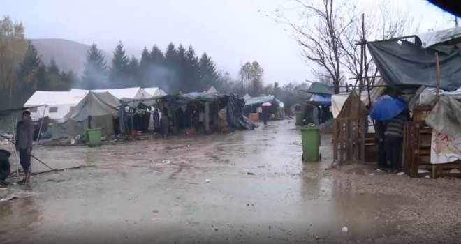 Dramatična noć u kampu Vučjak: Kiša sve poplavila, oluja uništila džamiju, blato u šatorima, hladno je, nema vode... Očaj!