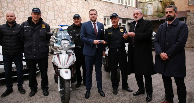 Ko će im sad pobjeći? Grad Sarajevo policiji donirao dva motocikla