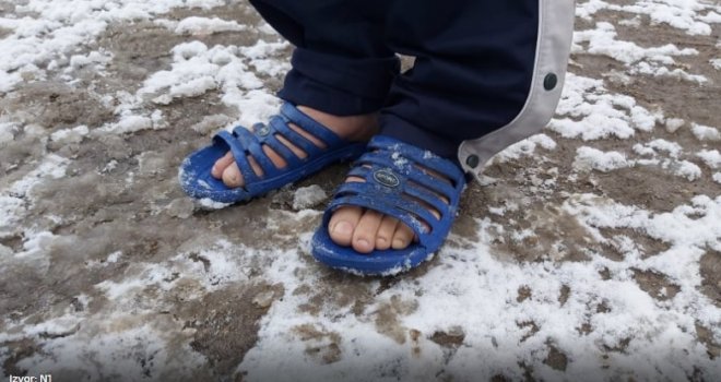 Užas u kampu Vučjak: Šatori se urušili pod težinom snijega, migranti bosonogi u papučama