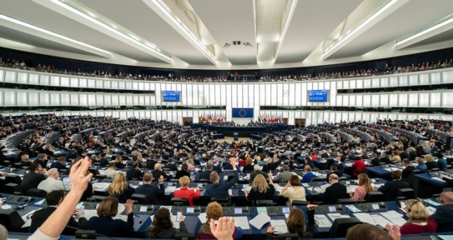 Evropski parlament odobrio dogovor o Brexitu
