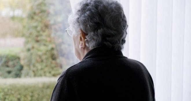 'Starije osobe će morati ostati u određenoj izolaciji do iduće godine'