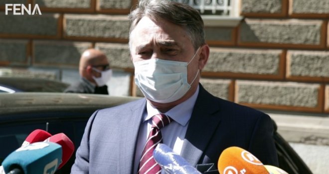 Komšić o nedolasku kadrova HDZ-a: To pitajte Sattlera, on je bio sa šampionima evropskih puteva