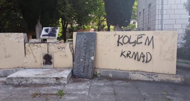 'Koljem krmad': Oskrnavljen spomenik palim borcima NOR-a i žrtvama fašizma u Stocu
