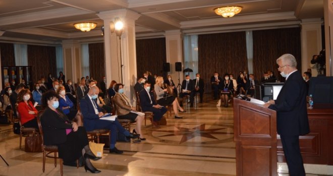 Stanivuković nije nosio masku, poslanici SNSD-a napustili sjednicu